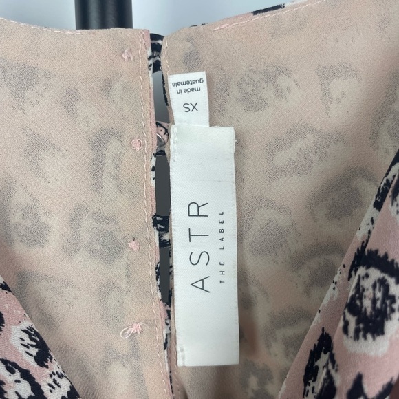 Astr‎ The Label Pink Leopard Print Cowl Drape Neck Camisole Tank Top - Picture 6 of 6